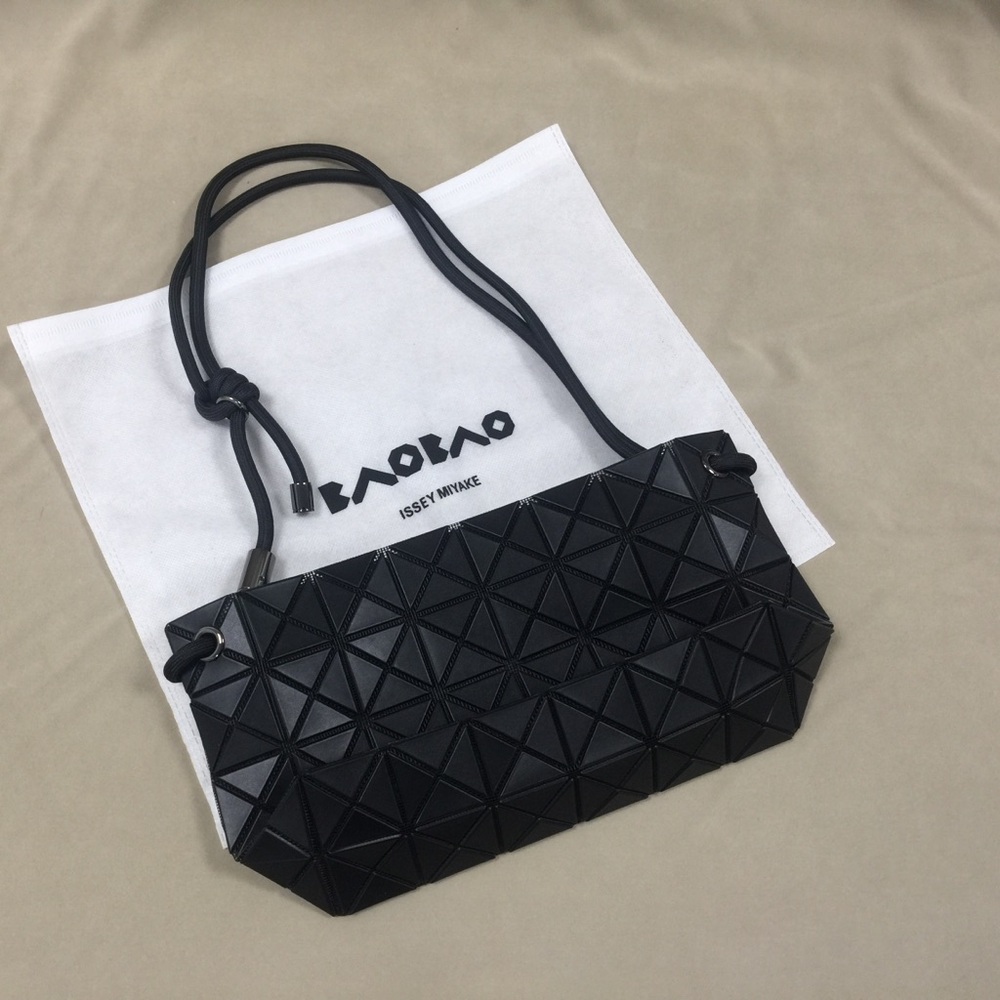 🛻🐧Women's Loop Metallic Shoulder Bag Black🧩